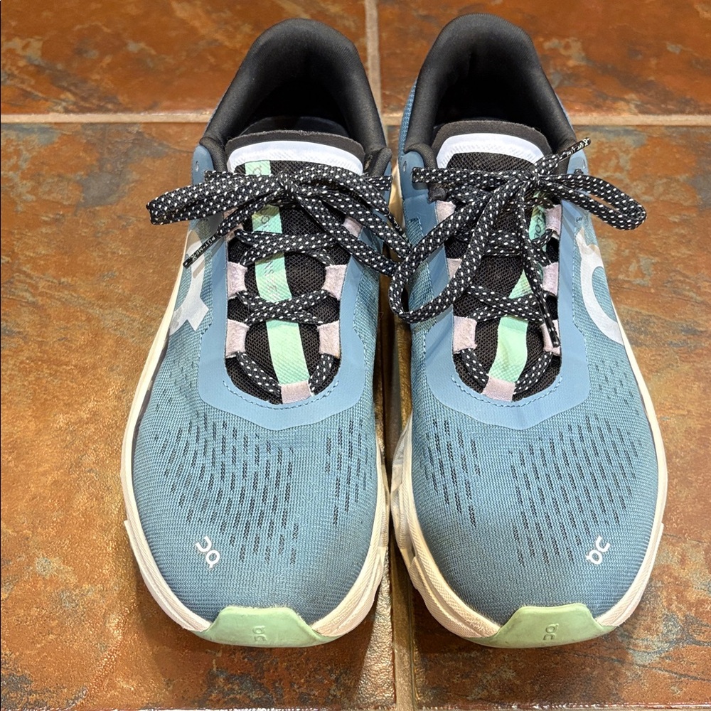 On Cloud Cloudmonster running shoes. - Picture 2 of 9